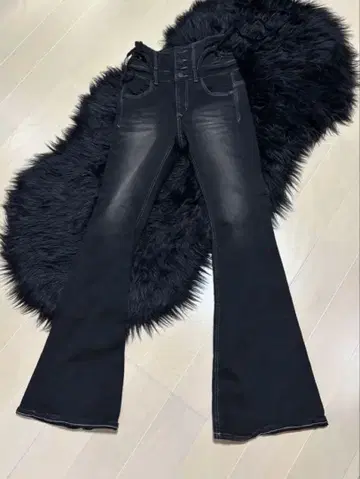 EMODA 사이드 오픈 플레어 데님