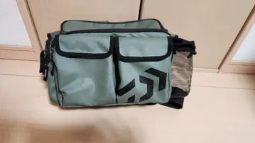 다이와 사이드 핏 백 (D) 카키 P