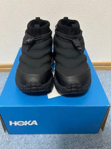 HOKAONEONE 호카오네오네 방수 하이컷 스니커즈 블랙