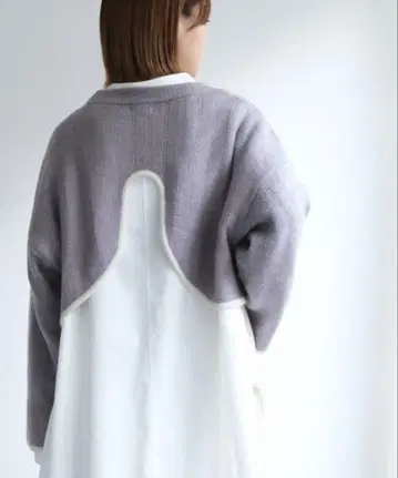 notch. 노치 라운드 헴 숏 니트 스웨터 숏 기장 개성적