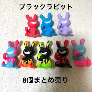 블랙 토끼 8체