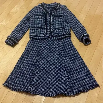 네이비와 화이트 트위드 셋업 포멀 수트