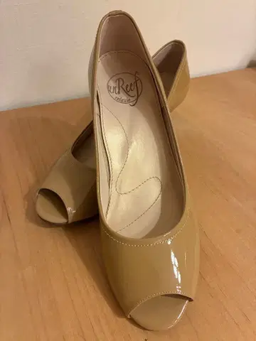 unReef 베이지 오픈토 하이힐