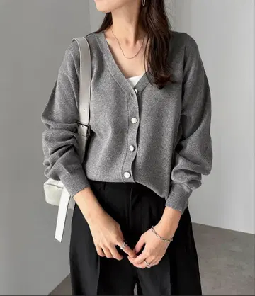 골드 버튼 V넥 니트 가디건