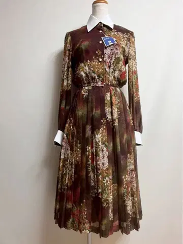 택 포함 정가 3.8만 화이트 카라 플라워 브라운 계열 롱 원피스