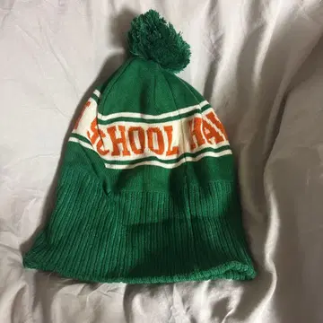그린 컬러 폼폼 포함 니트 모자 SCHOOL HAT