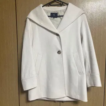 23구 화이트 후드 부착 울 코트