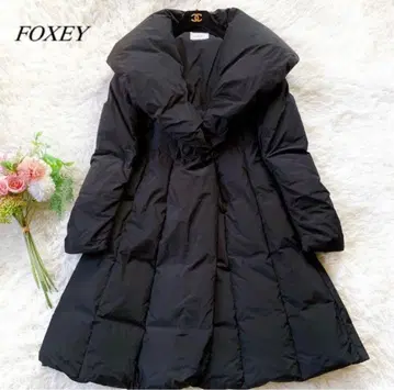 FOXEY 블랙 다운 코트
