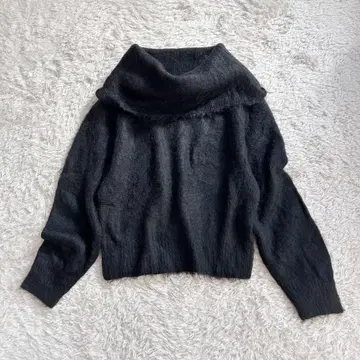 컨디션 최상 Loungedress 오프숄더 니트 블랙 모헤어 보송보송