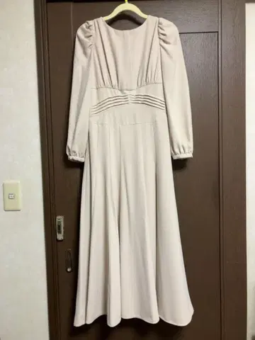 Her lip to Alma Classic Dress