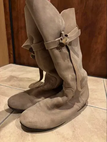 베이지 가죽 롱 부츠