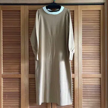 [택 포함 새상품] INDIVI 베이지 니트 원피스