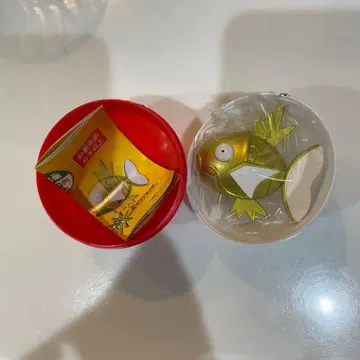 골드 물고기 모양 캡슐 토이