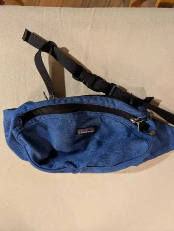 Patagonia 바디백 파랑