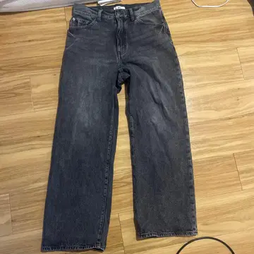 다크 그레이 스트레이트 데님 팬츠