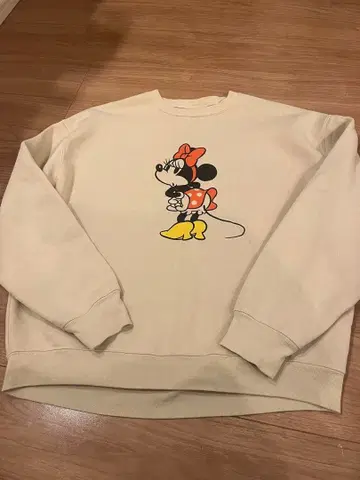 프릭스스토어 디즈니 미니 맨투맨 아이보리 레어