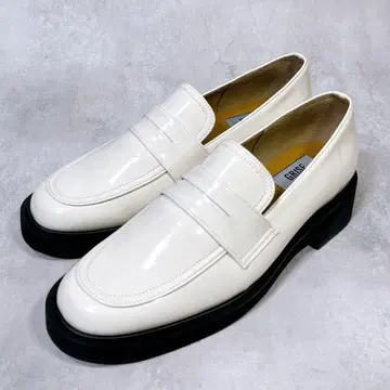 거의 새상품 [루타롱리즈] 코인 로퍼 (24) 에나멜 통굽 화이트