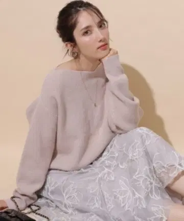 Apuweiser-riche 오프 넥 아쿠아 라메 니트