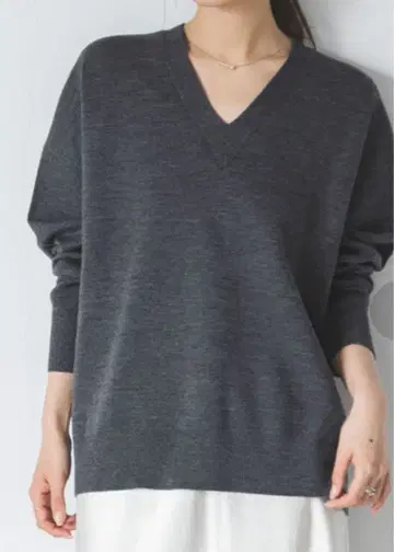 Noble 파인 울 V넥 니트 (택 포함)