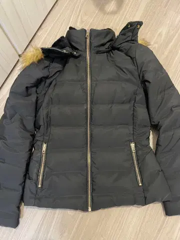 후드 부착 블랙 다운 자켓 ZARA