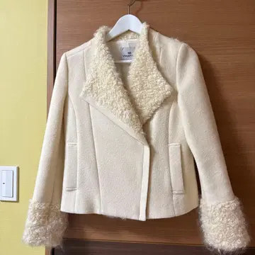 Viaggio Blu 아이보리 숏 자켓