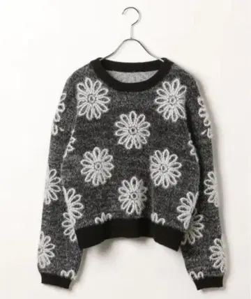 베이플로우 자카드 플라워 무늬 니트