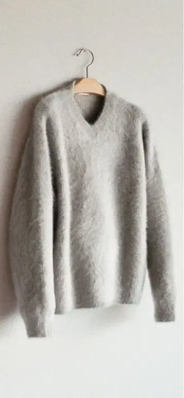 2025Fox Cashmere V Knit