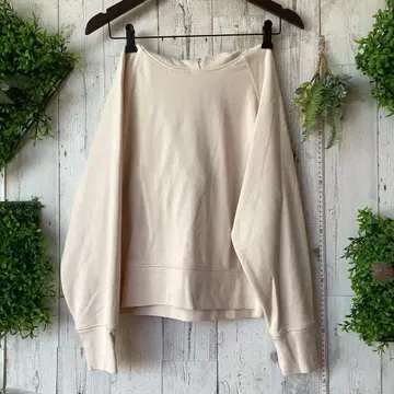 평평하게 놓았을 때 가슴 너비 55, 소매 폭 22