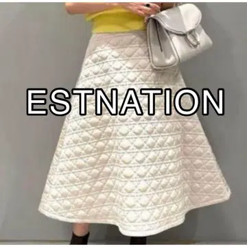 새상품급 에스트네이션 퀼팅 플레어 스커트 화이트 아이보리