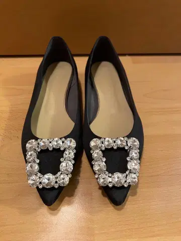 Birthday Bash 비쥬 장식 블랙 플랫슈즈