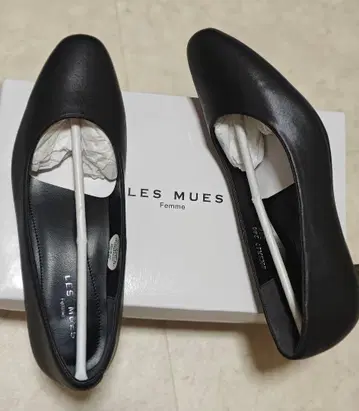 LES MUES 블랙 3.5cm 힐 펌프스