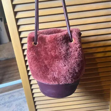 마르코 마시 퍼와 가죽 숄더백 무스탕 백