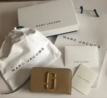 MARC JACOBS 이단 접이식 지갑 베이지 그린
