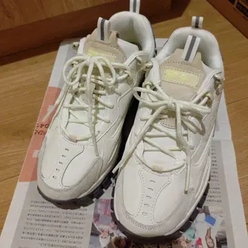 새상품급 [ FILA ] 스니커즈 24 cm