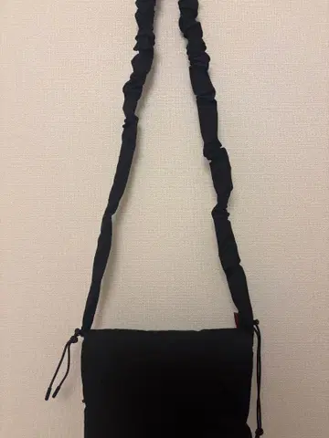 topologie 블랙 숄더백