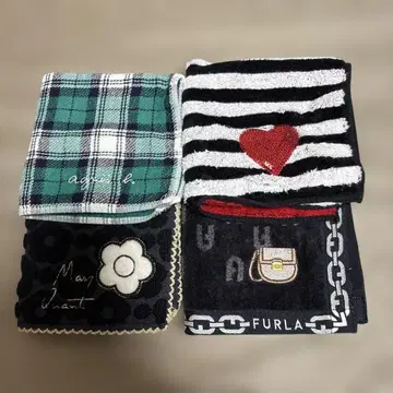FURLA와 agris. 손수건 세트 묶음 판매 하자 있음