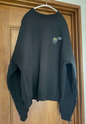 카부 x 프릭스스토어 원포인트 디자인 자수 맨투맨 남성용