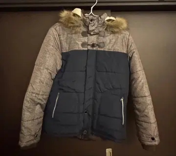 퍼 달린 다운 자켓 그레이 x 네이비