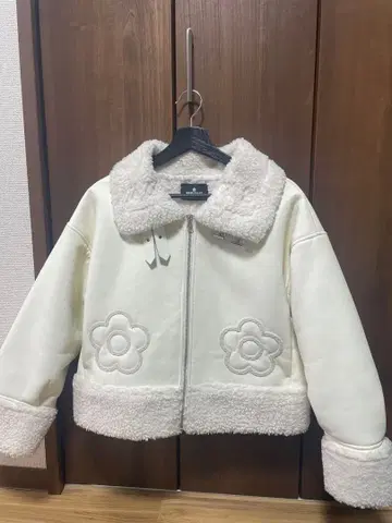 마리콴트 무스탕 자켓