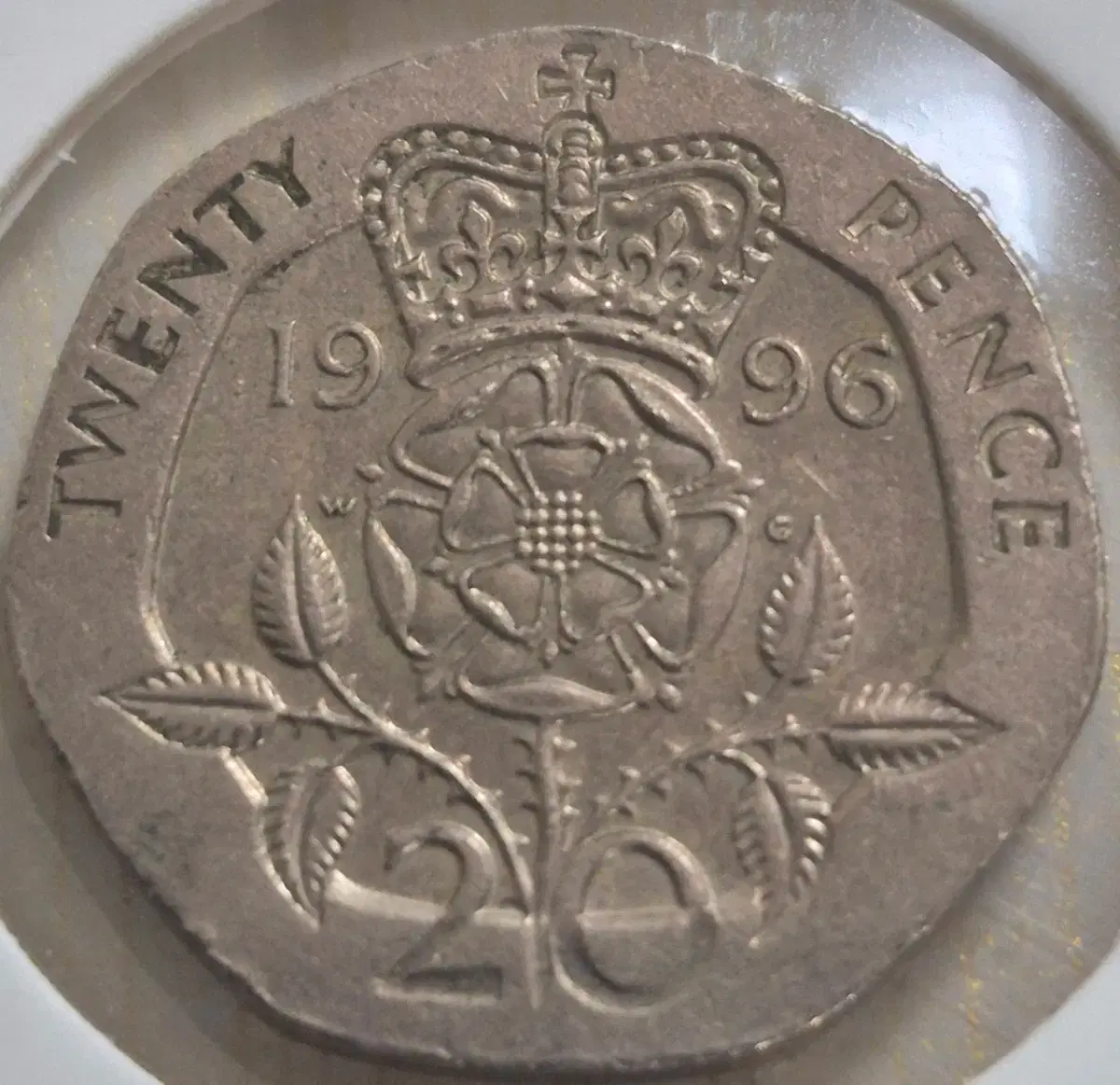 1982 United Kingdom 20 pence coin on Bunjang Global Site.