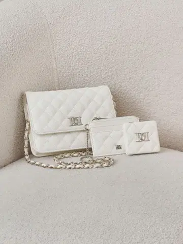 화이트 DD 로고 퀼팅 트래블 세트 3종 세트 편의점 결제