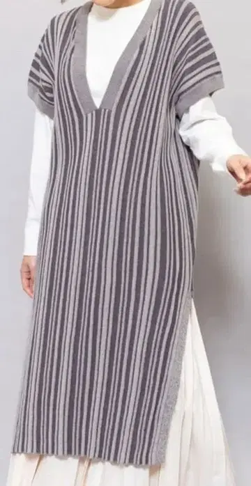 [ 새상품 ] 다크 네이비 스트라이프 V넥 니트 원피스