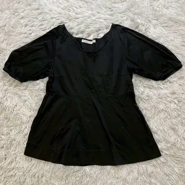 Spick & Span 블랙 반팔 플레어 상의