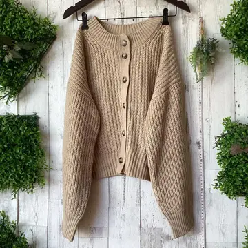 평평하게 놓았을 때 가슴 너비 64