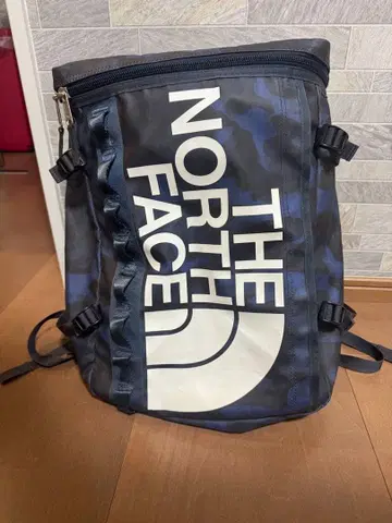 THE NORTH FACE 네이비 카모플라쥬 백팩