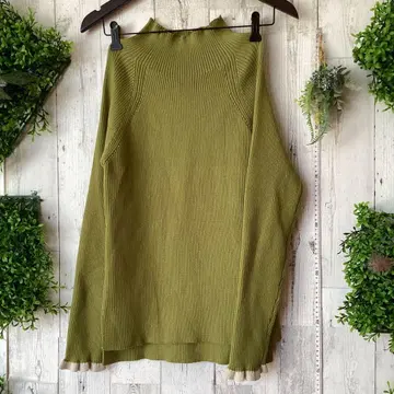 평평하게 놓았을 때 가슴 너비 44