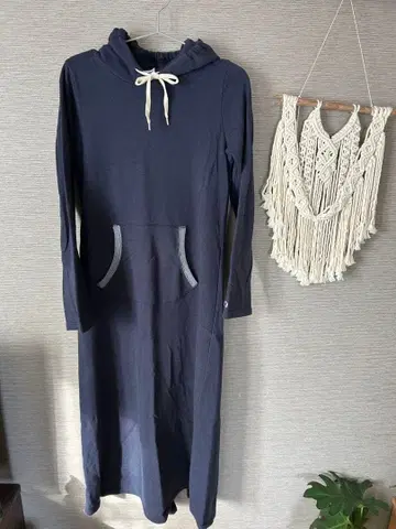 챔피온 후드 부착 롱 원피스 네이비
