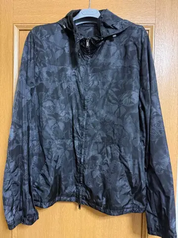 블랙 나비 무늬 후드 부착 나일론 자켓