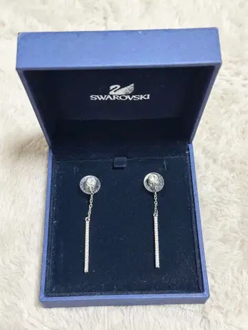 Swarovski 체인 달린 롱 귀걸이