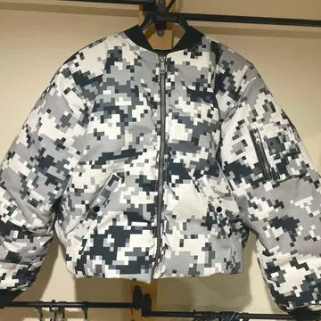 BEAMS 디지털 카모플라쥬 두툼한 블랙 빔즈 플라이트 다운 리버서블